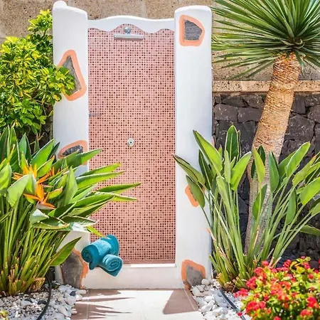 Playa De Fanabe Sleeps 6 With Pool Air Con And Wifi Vila
