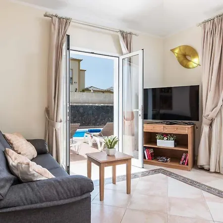 Vila Playa De Fanabe Sleeps 6 With Pool Air Con And Wifi *