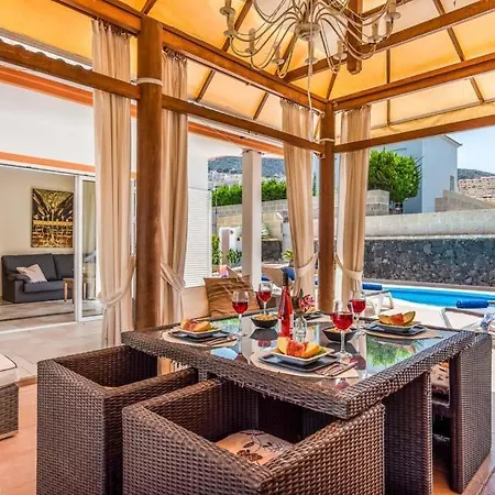 Playa De Fanabe Sleeps 6 With Pool Air Con And Wifi أذيخي